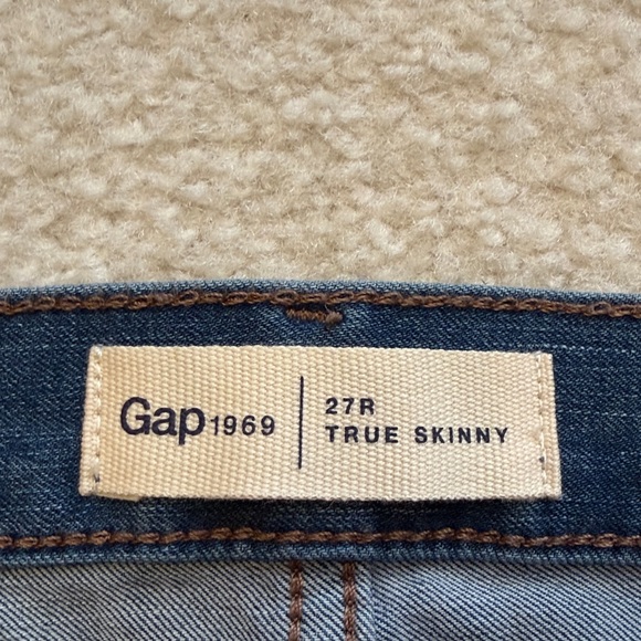 GAP Women's Skinny Jeans - Picture 2 of 12